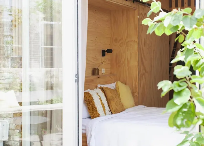 Guest house Lovely And Charming Near Center, Close To Rotterdam *